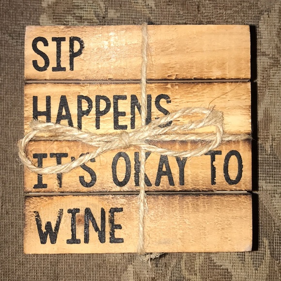 HP NWT Wine Coasters Wooden Pallet Sip Happens Set - Picture 1 of 3